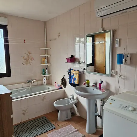 La A 200m Apartment